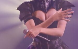 大人気ラッパーさん、巨乳とパシャリwwwwwwwwww