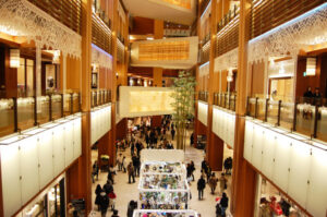 【悲報】女さん、デパートのトイレでやらかし謝罪へ